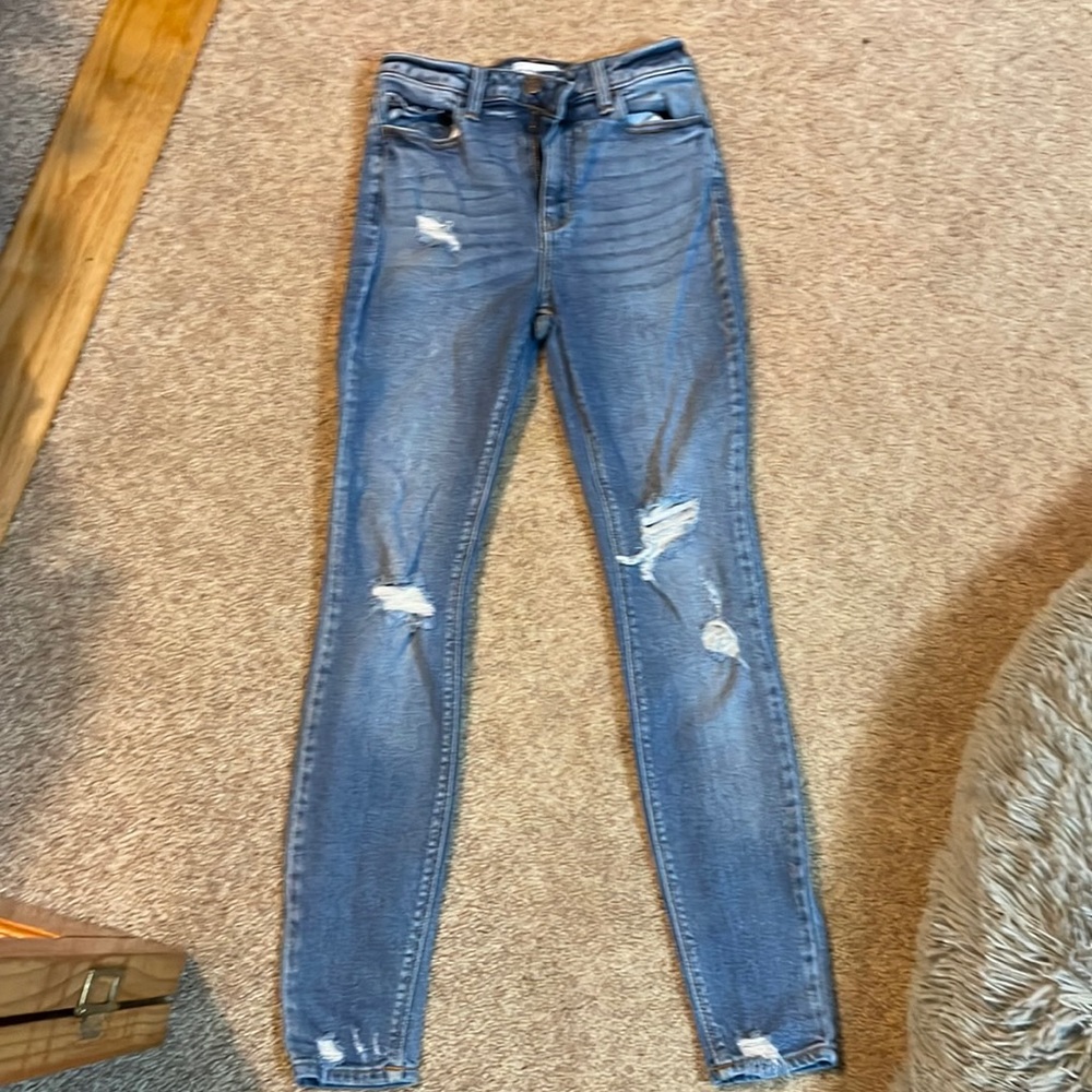 Cello jeans. Medium/light wash. Distressed